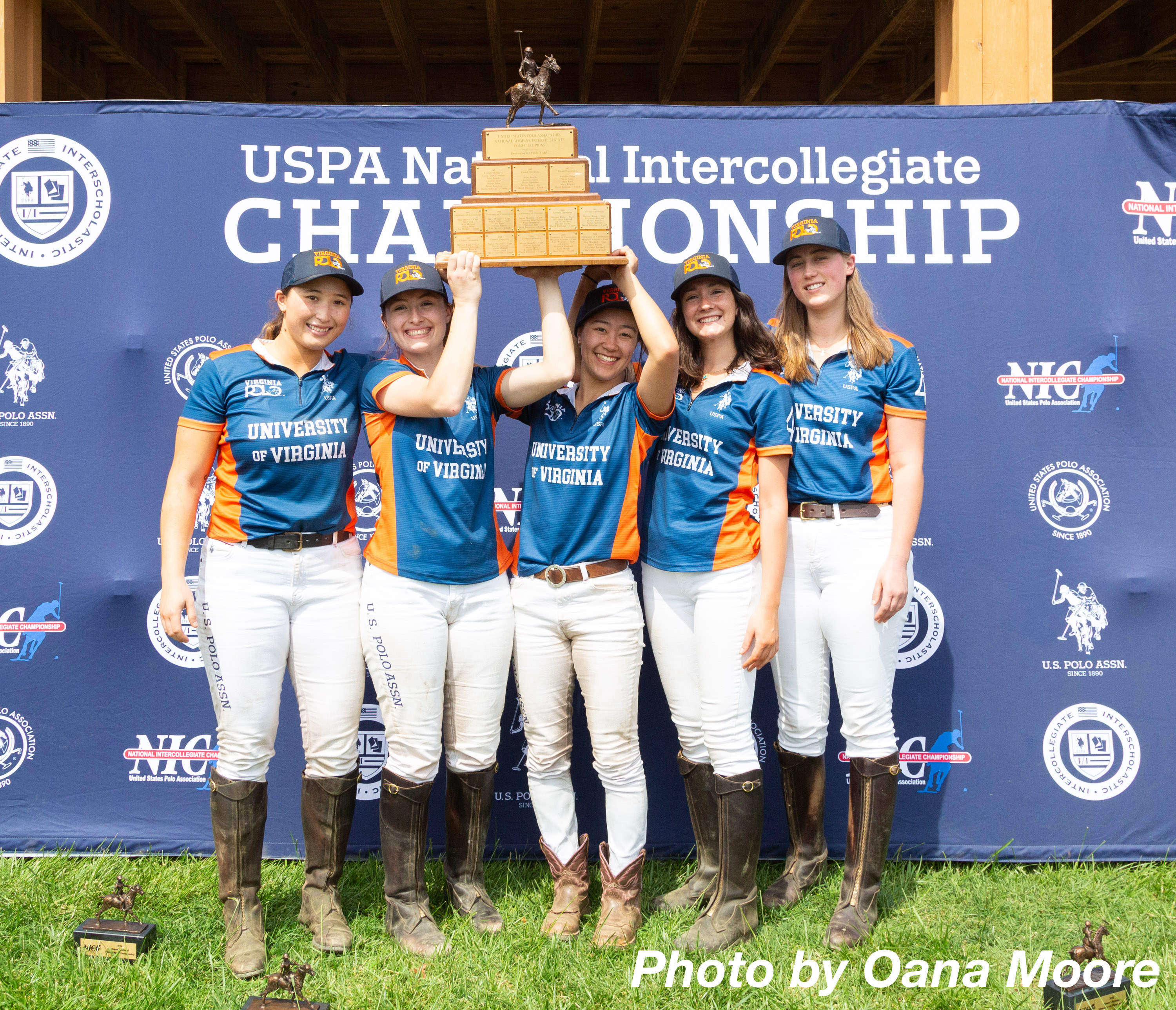 Women’s team with trophy at the 2024 Division I National Intercollegiate Championship