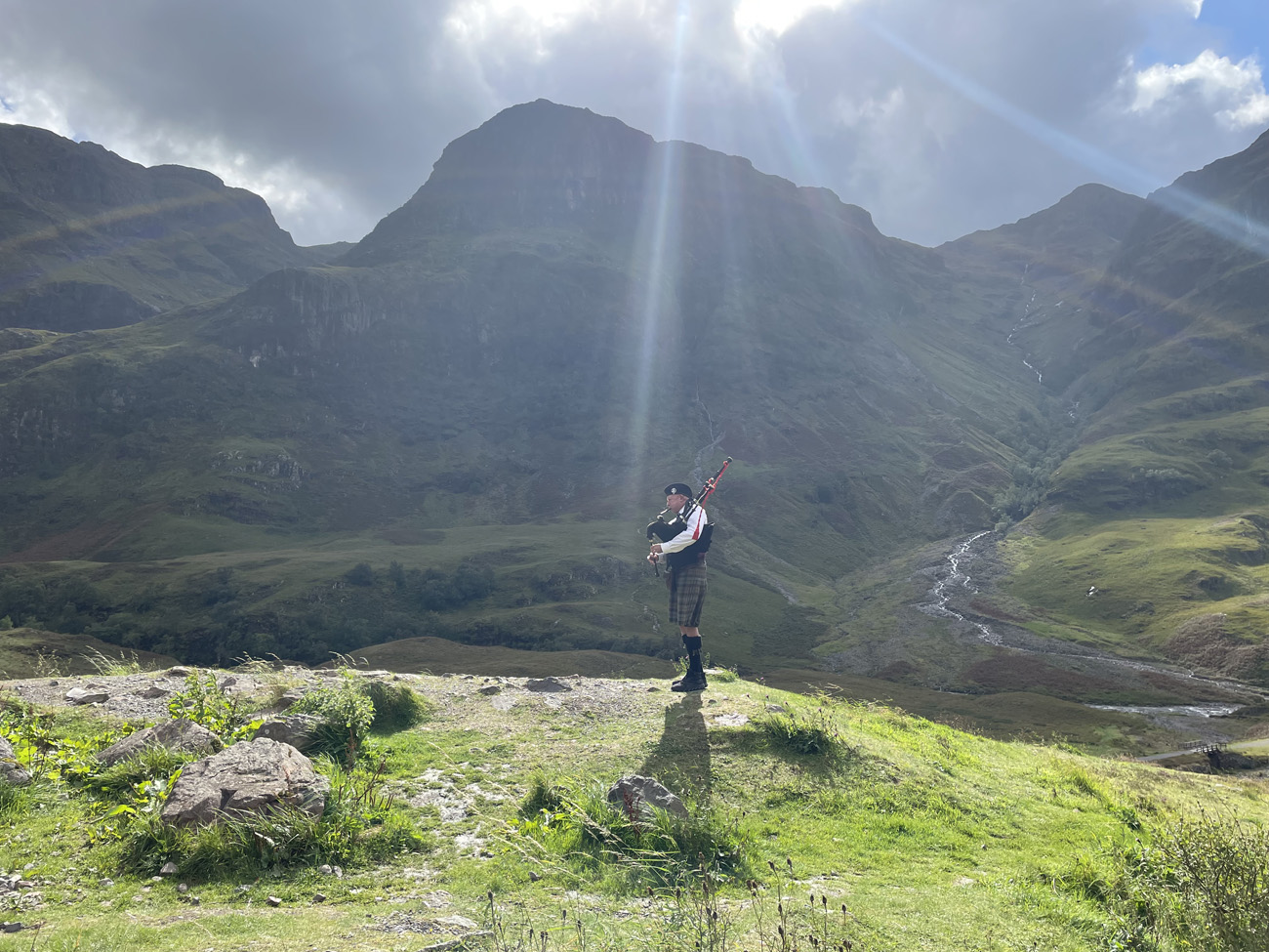 Travel_Scotland_Bagpipes Highlands