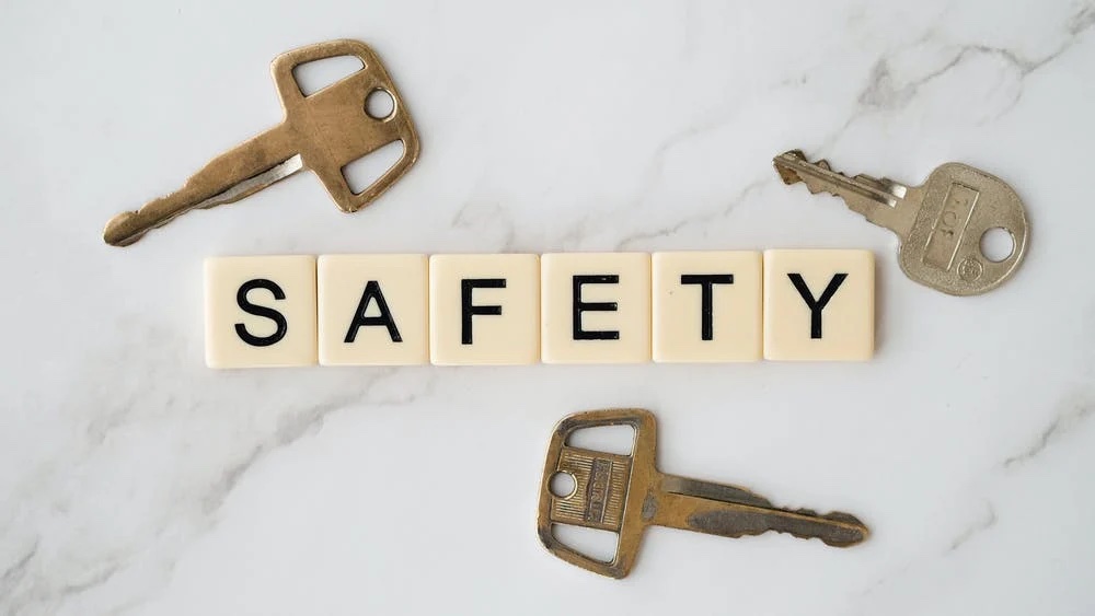 safety and key pexels