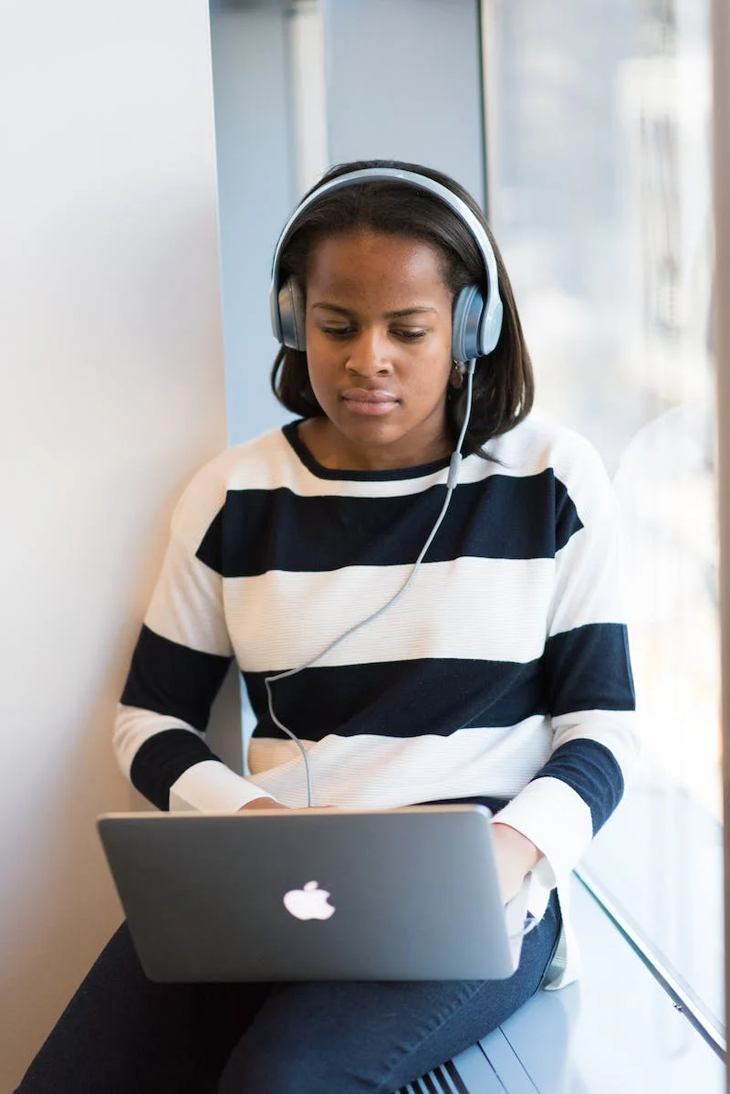 TFTL girl with headphones and computer