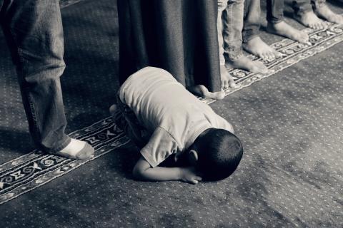 Muslim-Child-Praying.jpg